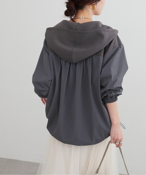 natural couture(ナチュラルクチュール)の「【LARUTA】異素材ドッキングドロストパーカー(パーカー・レディース・ライトベージュ/ブラック/チャコールグレー・FREE)」の12枚目の写真