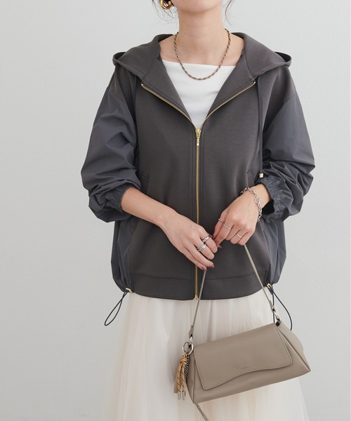 natural couture(ナチュラルクチュール)の「【LARUTA】異素材ドッキングドロストパーカー(パーカー・レディース・ライトベージュ/ブラック/チャコールグレー・FREE)」の11枚目の写真