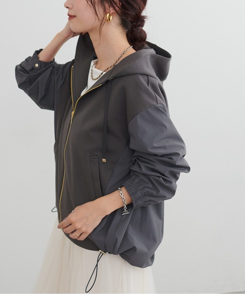 natural couture(ナチュラルクチュール)の「【LARUTA】異素材ドッキングドロストパーカー(パーカー・レディース・ライトベージュ/ブラック/チャコールグレー・FREE)」の10枚目の写真