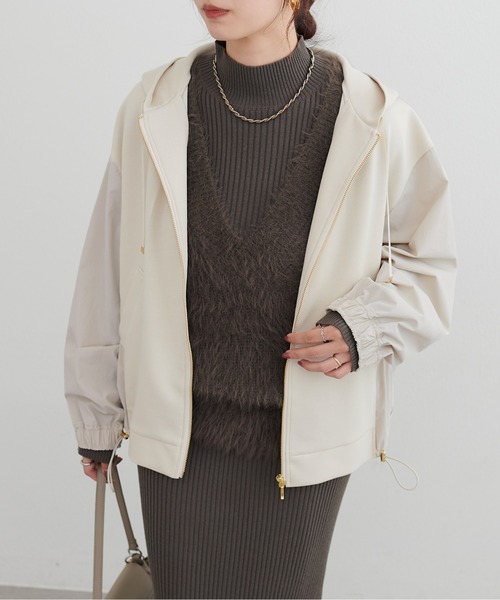 natural couture(ナチュラルクチュール)の「【LARUTA】異素材ドッキングドロストパーカー(パーカー・レディース・ライトベージュ/ブラック/チャコールグレー・FREE)」の16枚目の写真