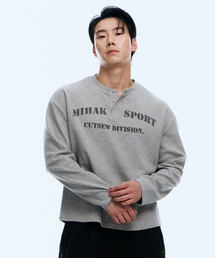 MIHAK（ミハク）の「クラシック ワッフル ヘンリーネック ロングスリーブ (グレー)（Tシャツ/カットソー）」