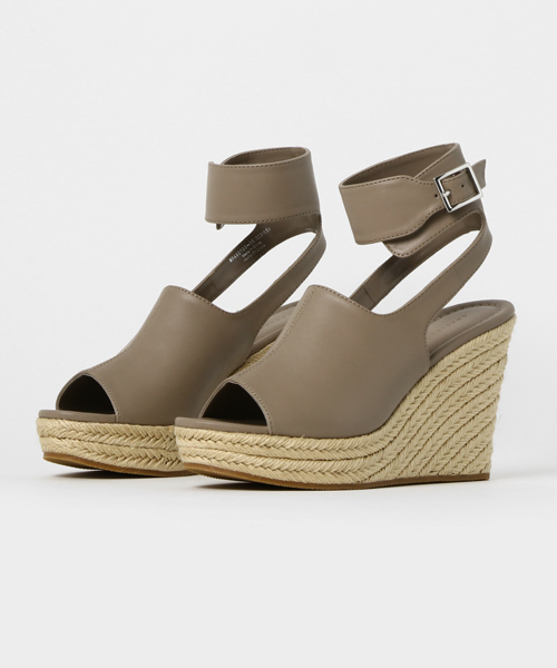 CHARLES & KEITH(チャールズ & キース)の「アンクルストラップエスパドリーユ / ANKLE-STRAP ESPADRILLES(サンダル・レディース・ブラック/ライトベージュ/オフホワイト・24cm/25cm/22.5cm/23.5cm/24.5cm/23cm)」の1枚目の写真