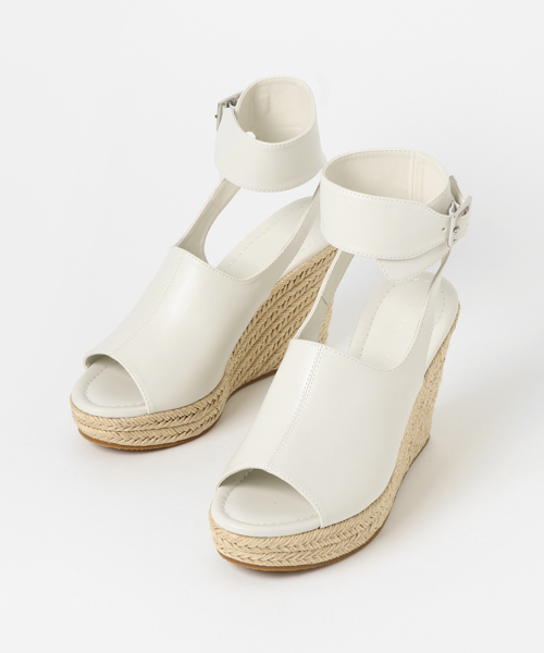 CHARLES & KEITH(チャールズ & キース)の「アンクルストラップエスパドリーユ / ANKLE-STRAP ESPADRILLES(サンダル・レディース・ブラック/ライトベージュ/オフホワイト・24cm/25cm/22.5cm/23.5cm/24.5cm/23cm)」の4枚目の写真