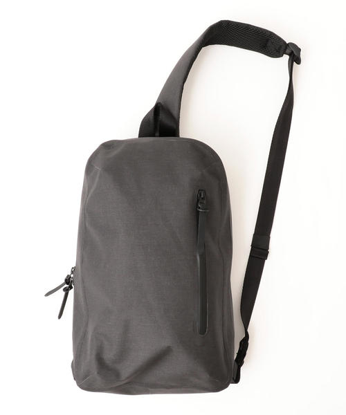 BEAUTY&YOUTH UNITED ARROWS(ビューティーアンドユースユナイテッドアローズ)の「BY ウォータープルーフファブリック ボディ ショルダーバッグ(ショルダーバッグ・メンズ・ダークグレー/ブラック・FREE)」の4枚目の写真