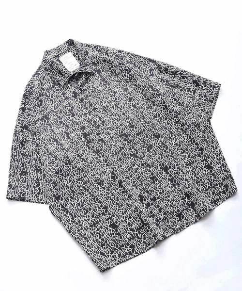 SHAREEF（シャリーフ）の「LETTERING PATTERN S/S SHIRTS（シャツ/ブラウス・メンズ・ブラック/オレンジ/モカ・1/2/3）」の6枚目の写真