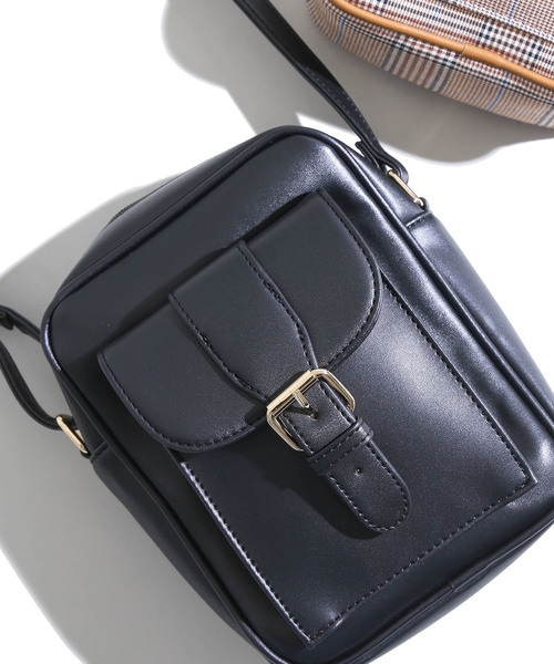 WEGO（ウィゴー）の「WEGO/ベルトポケットミニショルダーバッグ（ショルダーバッグ・レディース・ブラック/その他1・FREE）」の2枚目の写真