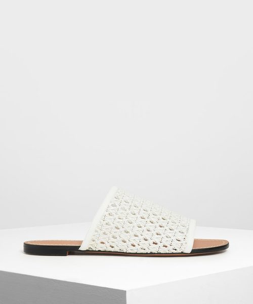 CHARLES & KEITH(チャールズ & キース)の「ウィッカーエスク スライダー / Wicker-esque Sliders(スリッポン・レディース・ホワイト/ブラック/ベビーピンク・22.5cm/23cm/23.5cm/24.5cm/25cm)」の2枚目の写真