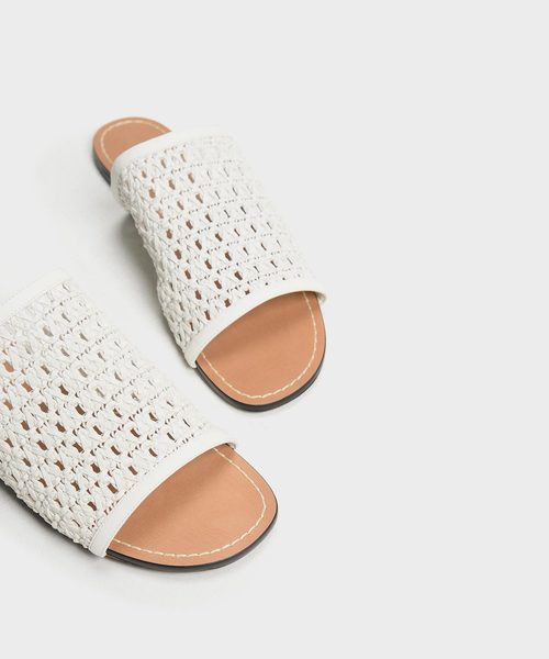 CHARLES & KEITH(チャールズ & キース)の「ウィッカーエスク スライダー / Wicker-esque Sliders(スリッポン・レディース・ホワイト/ブラック/ベビーピンク・22.5cm/23cm/23.5cm/24.5cm/25cm)」の7枚目の写真