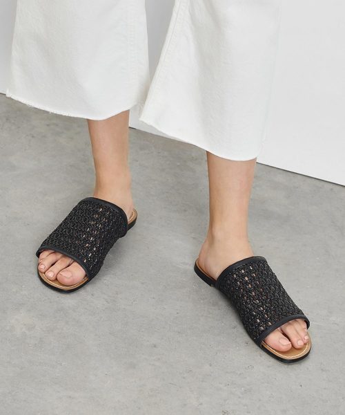 CHARLES & KEITH(チャールズ & キース)の「ウィッカーエスク スライダー / Wicker-esque Sliders(スリッポン・レディース・ホワイト/ブラック/ベビーピンク・22.5cm/23cm/23.5cm/24.5cm/25cm)」の10枚目の写真