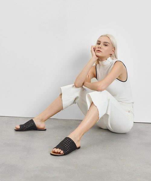 CHARLES & KEITH(チャールズ & キース)の「ウィッカーエスク スライダー / Wicker-esque Sliders(スリッポン・レディース・ホワイト/ブラック/ベビーピンク・22.5cm/23cm/23.5cm/24.5cm/25cm)」の14枚目の写真