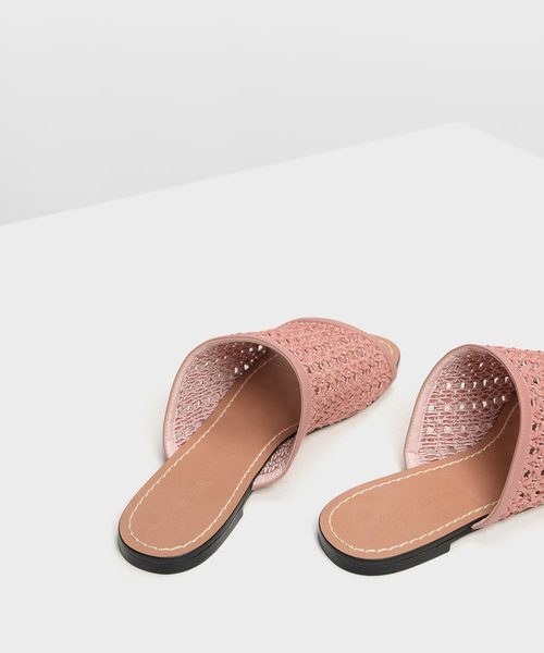 CHARLES & KEITH(チャールズ & キース)の「ウィッカーエスク スライダー / Wicker-esque Sliders(スリッポン・レディース・ホワイト/ブラック/ベビーピンク・22.5cm/23cm/23.5cm/24.5cm/25cm)」の18枚目の写真
