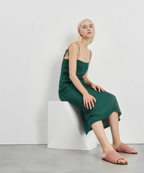 CHARLES & KEITH(チャールズ & キース)の「ウィッカーエスク スライダー / Wicker-esque Sliders(スリッポン・レディース・ホワイト/ブラック/ベビーピンク・22.5cm/23cm/23.5cm/24.5cm/25cm)」の20枚目の写真