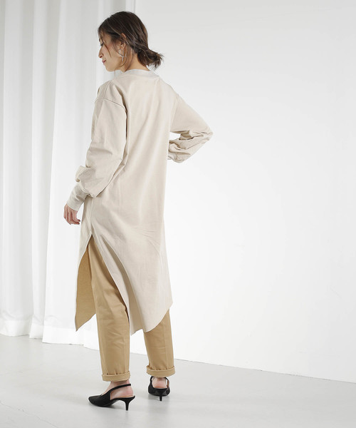 kha:ki(カーキ)の「「KHA:KI / カーキ」ヘムアシンメトリーモックネックバスクシャツ"ASYMMETRY HEM DRESS"(Tシャツ/カットソー・レディース・ホワイト/ブラック/ベージュ/ブラウン・1)」の1枚目の写真