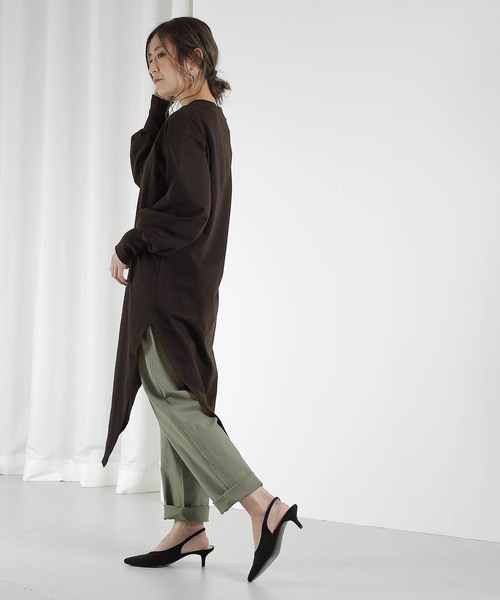 kha:ki(カーキ)の「「KHA:KI / カーキ」ヘムアシンメトリーモックネックバスクシャツ"ASYMMETRY HEM DRESS"(Tシャツ/カットソー・レディース・ホワイト/ブラック/ベージュ/ブラウン・1)」の4枚目の写真