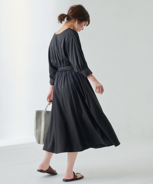 natural couture(ナチュラルクチュール)の「ギャザースリーブ2WAYワンピース(ワンピース・レディース・カーキ/サックスブルー/その他2/ライトベージュ/ブラック/その他1・FREE)」の2枚目の写真