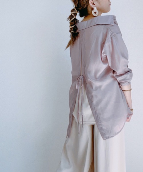 ap retro（アプレトロ）の「シャイニーバックスリットシャツ【ZOZO限定アイテム】（シャツ/ブラウス・レディース・ベージュ/パープル/ピンク/オフホワイト/グリーン/グレー・FREE）」の6枚目の写真