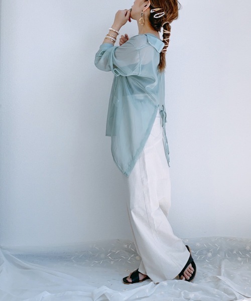 ap retro（アプレトロ）の「シャイニーバックスリットシャツ【ZOZO限定アイテム】（シャツ/ブラウス・レディース・ベージュ/パープル/ピンク/オフホワイト/グリーン/グレー・FREE）」の5枚目の写真