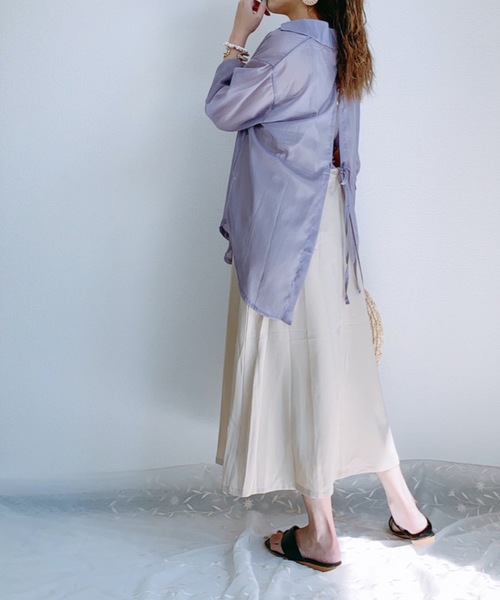 ap retro（アプレトロ）の「シャイニーバックスリットシャツ【ZOZO限定アイテム】（シャツ/ブラウス・レディース・ベージュ/パープル/ピンク/オフホワイト/グリーン/グレー・FREE）」の8枚目の写真