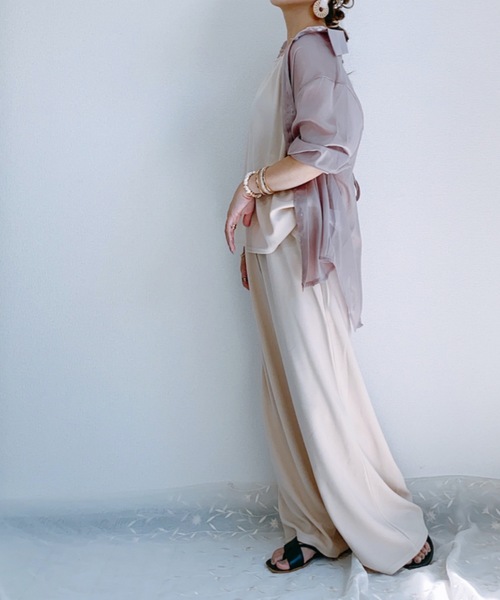 ap retro（アプレトロ）の「シャイニーバックスリットシャツ【ZOZO限定アイテム】（シャツ/ブラウス・レディース・ベージュ/パープル/ピンク/オフホワイト/グリーン/グレー・FREE）」の9枚目の写真