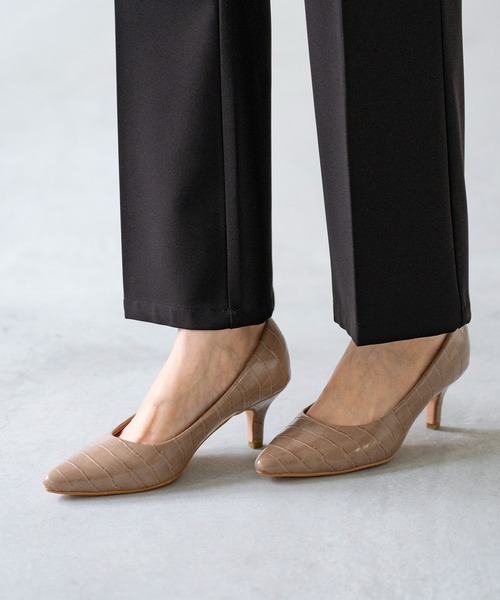 menue（メヌエ）の「【ふわっと軽い エアスイート】走れるパンプス 6cmヒールver.（パンプス・レディース・チャコールアッシュ/ライトブラウン/ブラック系その他4/ベージュ系その他2/ゴールド/ベージュ系その他/パイソン/ブラック系その他3/ブラック/ブルー系その他/グレイッシュベージュ/ブラック系その他2/ブラック系その他/ボルドー/その他/アイボリー/ブラック系その他5/ブラック系その他6/ベージュ系その他3/ライトグレー・24.5cm/26.5cm/26cm/24cm/23.5cm/25.5cm/21.5cm/22.5cm/22cm/23cm/25cm/22.0cm/23.0cm/25.0cm/26.0cm/24.0cm/21.0cm）」の15枚目の写真