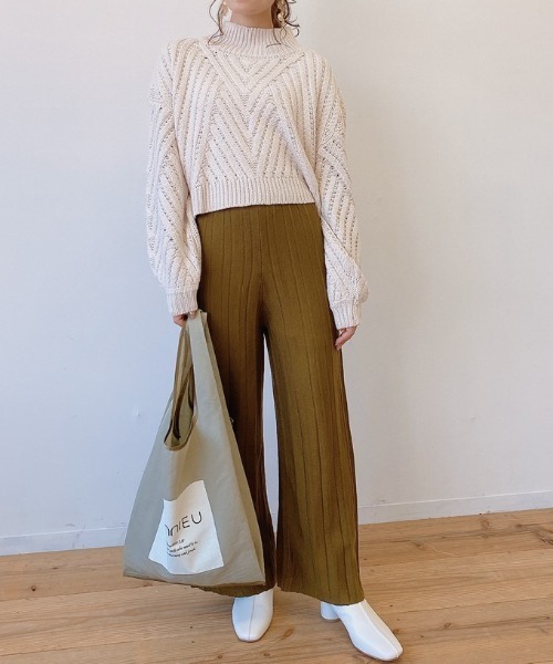 VANNIE U（ヴァニーユー）の「ハイネックぽこぽこショートニット（ニット/セーター・レディース・ブラウン/オリーブ/ブルー/ナチュラル・FREE）」の5枚目の写真