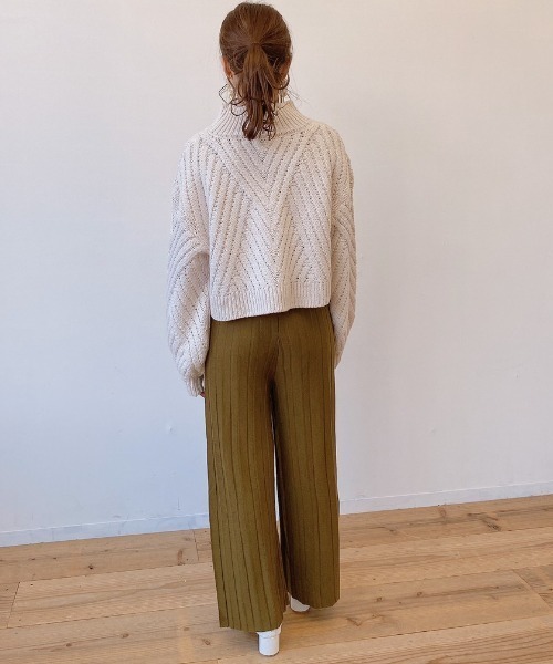 VANNIE U（ヴァニーユー）の「ハイネックぽこぽこショートニット（ニット/セーター・レディース・ブラウン/オリーブ/ブルー/ナチュラル・FREE）」の8枚目の写真