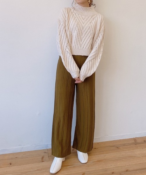 VANNIE U（ヴァニーユー）の「ハイネックぽこぽこショートニット（ニット/セーター・レディース・ブラウン/オリーブ/ブルー/ナチュラル・FREE）」の6枚目の写真