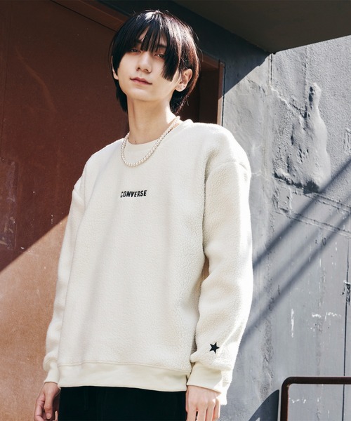 CONVERSE(コンバース)の「CONVERSE/コンバース 別注 ボア センター刺繍ロゴ ビッグシルエット クルーネックスウェット/クルーネックボアトレーナー(スウェット・メンズ・ベージュ/ブラウン/ブラック/ナチュラル/ネイビー・FREE)」の2枚目の写真