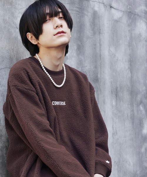 CONVERSE(コンバース)の「CONVERSE/コンバース 別注 ボア センター刺繍ロゴ ビッグシルエット クルーネックスウェット/クルーネックボアトレーナー(スウェット・メンズ・ベージュ/ブラウン/ブラック/ナチュラル/ネイビー・FREE)」の3枚目の写真