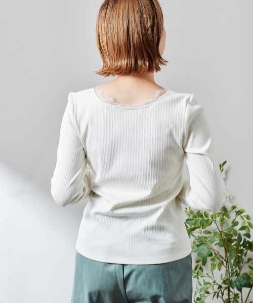 e.r.g*（イーアールジー）の「ＶネックレースＴｅｅ（Tシャツ/カットソー・レディース・ブラック/オフホワイト/ピンク/ブラウン・M）」の2枚目の写真