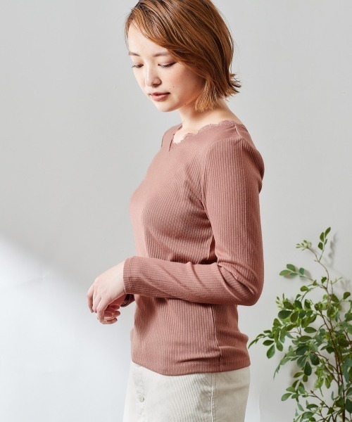 e.r.g*（イーアールジー）の「ＶネックレースＴｅｅ（Tシャツ/カットソー・レディース・ブラック/オフホワイト/ピンク/ブラウン・M）」の8枚目の写真