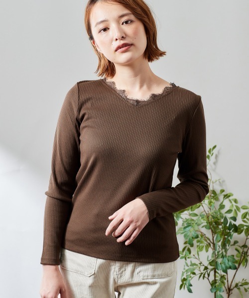 e.r.g*（イーアールジー）の「ＶネックレースＴｅｅ（Tシャツ/カットソー・レディース・ブラック/オフホワイト/ピンク/ブラウン・M）」の10枚目の写真