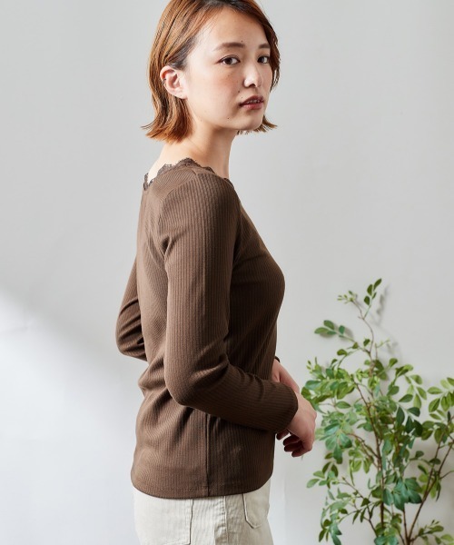 e.r.g*（イーアールジー）の「ＶネックレースＴｅｅ（Tシャツ/カットソー・レディース・ブラック/オフホワイト/ピンク/ブラウン・M）」の11枚目の写真