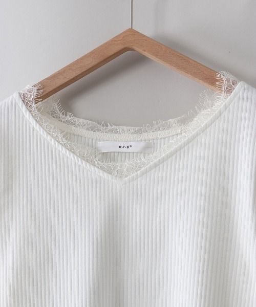 e.r.g*（イーアールジー）の「ＶネックレースＴｅｅ（Tシャツ/カットソー・レディース・ブラック/オフホワイト/ピンク/ブラウン・M）」の22枚目の写真