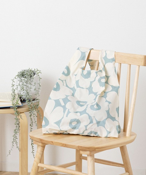 marimekko（マリメッコ）の「・ marimekko / マリメッコ  SMARTBAG　ショップバッグ エコバッグ マルシェバッグ スマートバッグ UNIKKO/RASYMATTO/MARILOGO/PIENI UNIKKO･･（エコバッグ/サブバッグ・レディース・その他4/その他2/その他1/その他3/その他7/その他6/その他8/その他5/その他9/その他10/その他11/オレンジ/その他12/ブラック×ホワイト/ブラック系その他/ダークネイビー/レッド系その他/ピンク/ライトブルー/キャメル・FREE/1）」の4枚目の写真