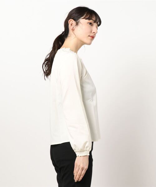 ehka sopo（エヘカソポ）の「シャーリングギャザーブラウス（シャツ/ブラウス・レディース・オフホワイト/ミント/キナリ・ﾌﾘ-）」の4枚目の写真