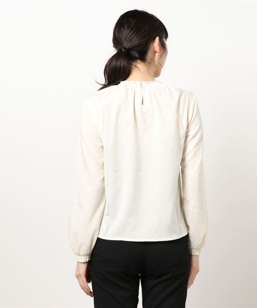ehka sopo（エヘカソポ）の「シャーリングギャザーブラウス（シャツ/ブラウス・レディース・オフホワイト/ミント/キナリ・ﾌﾘ-）」の5枚目の写真