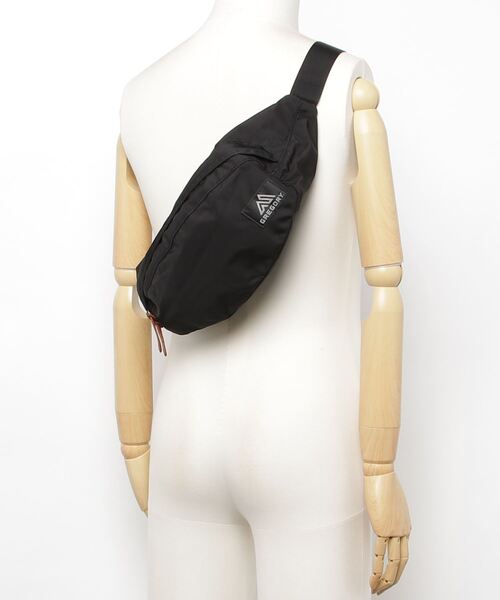 GREGORY（グレゴリー）の「GREGORY/グレゴリー/ボディバッグ/ウエストポーチ TAILRUNNER/テールランナー（ボディバッグ/ウエストポーチ・メンズ・ブラック・ONESIZE）」の2枚目の写真