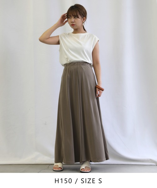 select MOCA(セレクトモカ)の「シャイニーフレアロングスカート(スカート・レディース・ライトグレー/グレイッシュベージュ・SMALL/MEDIUM)」の8枚目の写真