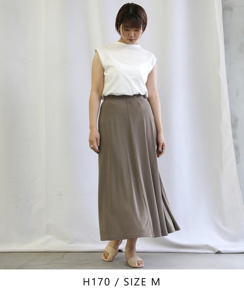 select MOCA(セレクトモカ)の「シャイニーフレアロングスカート(スカート・レディース・ライトグレー/グレイッシュベージュ・SMALL/MEDIUM)」の9枚目の写真