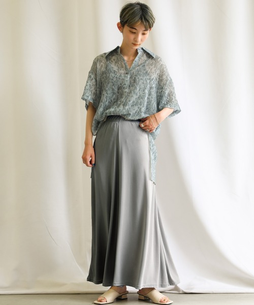 select MOCA(セレクトモカ)の「シャイニーフレアロングスカート(スカート・レディース・ライトグレー/グレイッシュベージュ・SMALL/MEDIUM)」の17枚目の写真