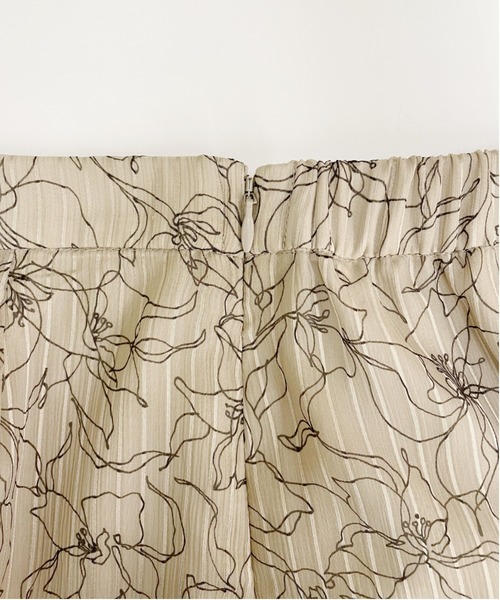 LOUNGEDRESS(ラウンジドレス)の「フラワーナロースカート(スカート・レディース・ブラック/ベージュ・FREE)」の10枚目の写真