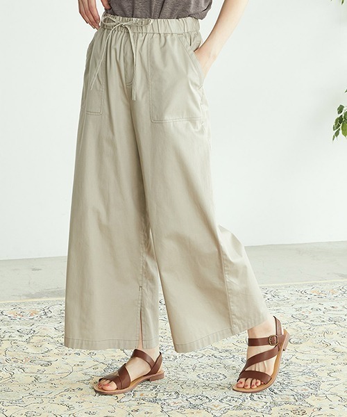 ONIGIRI（オニギリ）の「スリット　ワイドパンツ（その他パンツ・レディース・ホワイト/ベージュ・SMALL/MEDIUM/LARGE）」の2枚目の写真