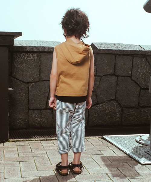 BRANSHES(ブランシェス)の「【UVカット】ボックスロゴタンクトップ(タンクトップ・キッズ・チャコールグレー/キャメル・90cm/110cm/100cm/120cm/130cm/140cm/150cm)」の14枚目の写真