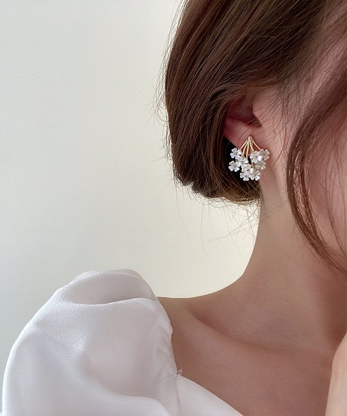 LA VORAGINE(ラ ヴォラジネ)の「ポスト:925シルバー 花束ピアス(ピアス(両耳用)・レディース・その他18・FREE)」の1枚目の写真
