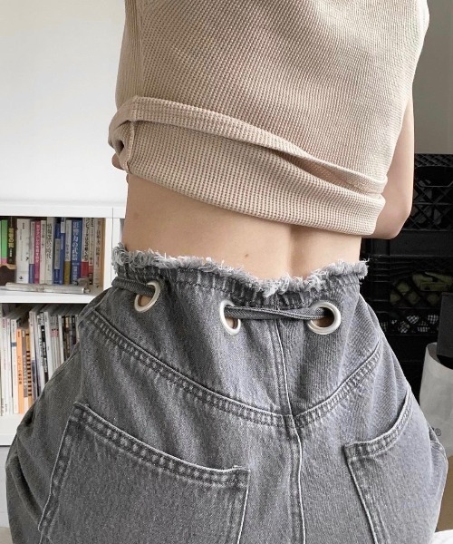 musubore(ムスボレ)の「ハトメデニムパンツ(デニムパンツ・レディース・ブラック/パープル・1/0)」の17枚目の写真