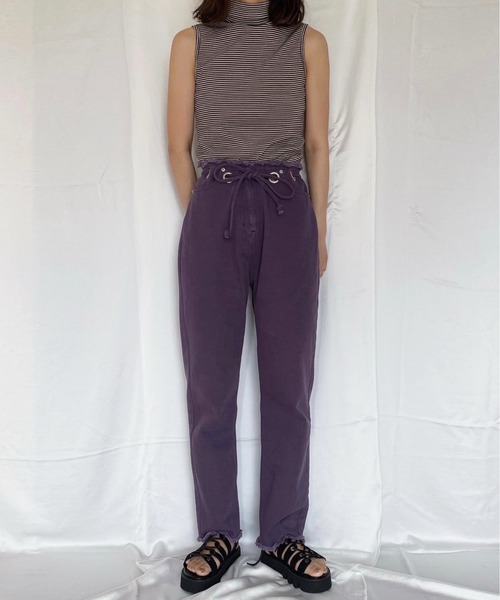 musubore(ムスボレ)の「ハトメデニムパンツ(デニムパンツ・レディース・ブラック/パープル・1/0)」の6枚目の写真