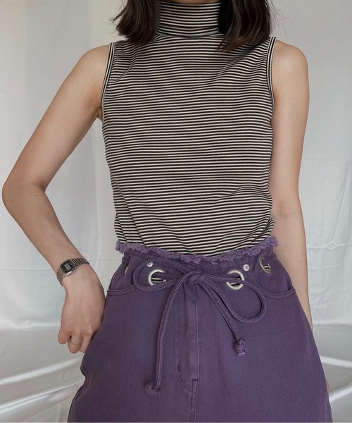 musubore(ムスボレ)の「ハトメデニムパンツ(デニムパンツ・レディース・ブラック/パープル・1/0)」の5枚目の写真