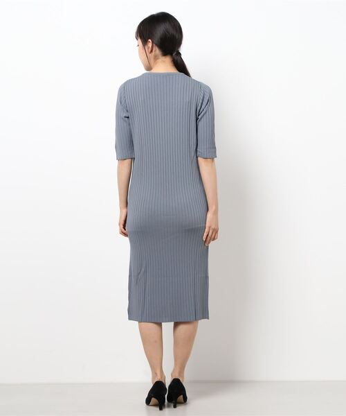 Monocoro toppi(モノコロトッピ)の「リブニットミモレ丈ワンピース(ワンピース・レディース・ベージュ/グレー/ブラック・MEDIUM)」の5枚目の写真