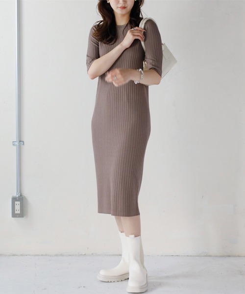 Monocoro toppi(モノコロトッピ)の「リブニットミモレ丈ワンピース(ワンピース・レディース・ベージュ/グレー/ブラック・MEDIUM)」の3枚目の写真